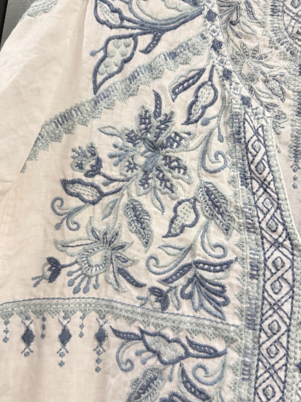 Johnny Was linen embroidered top - Picture 5 of 8